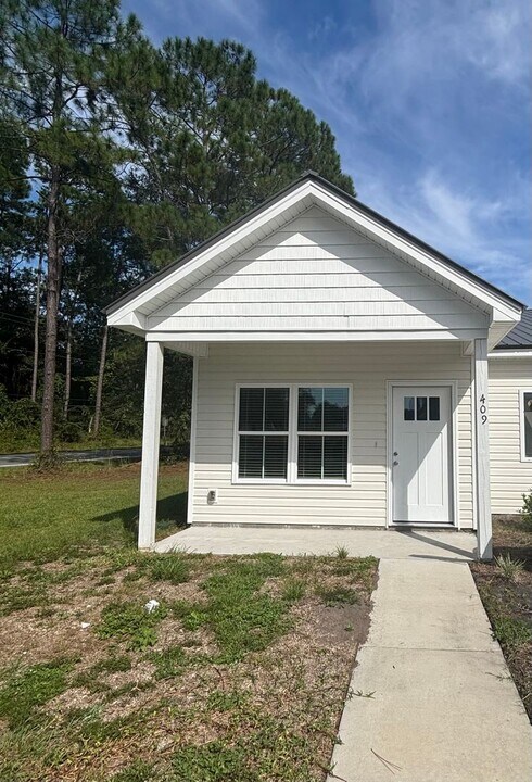 409 Carter Rd in Walthourville, GA - Building Photo