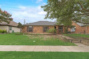 1670 Crosshaven Dr in Lewisville, TX - Building Photo