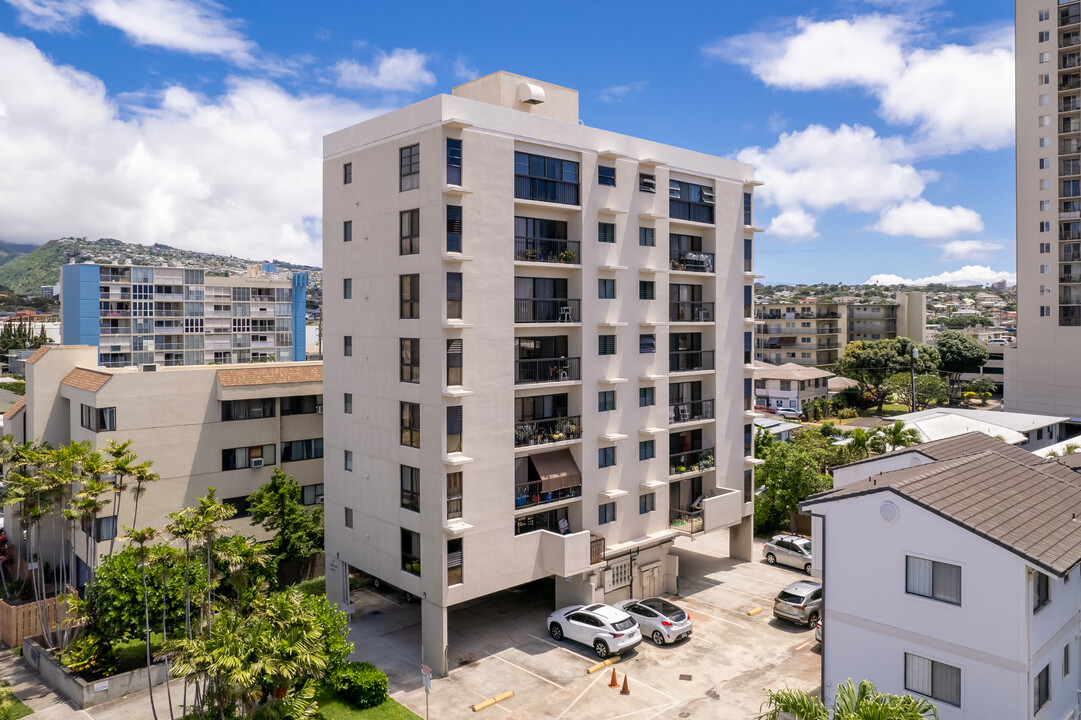 Lukepane Court in Honolulu, HI - Building Photo