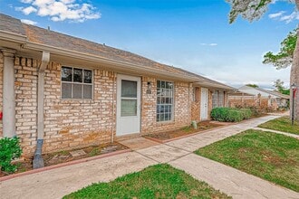 1110 W Tri Oaks Ln, Unit 157 in Houston, TX - Building Photo - Building Photo