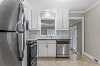 1052 Knox Rd in McLeansville, NC - Building Photo - Building Photo