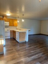 636 Browning Ave S in Salem, OR - Building Photo