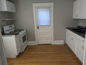 626 4th St SE, Unit Unit #2 - Upper in Willmar, MN - Foto de edificio - Building Photo