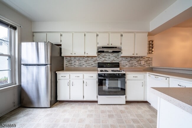 14 Homestead Ln in Lincoln Park, NJ - Building Photo - Building Photo
