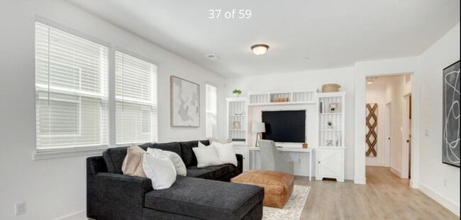 2368 Bastogne Walk in Sacramento, CA - Building Photo - Building Photo