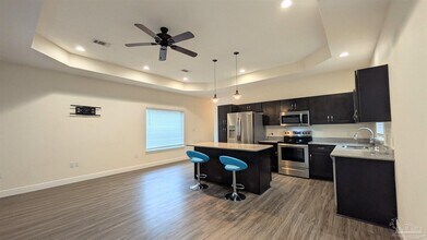 2010 W Gregory St in Pensacola, FL - Building Photo - Building Photo