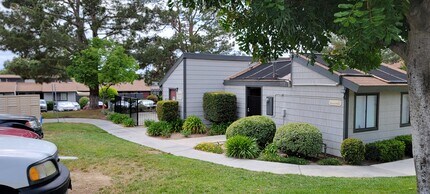 Dove Ridge Apartments in Riverside, CA - Foto de edificio - Building Photo
