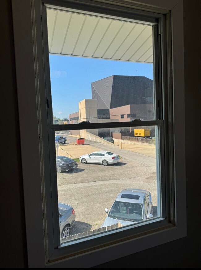 712 Grant Ave, Unit 2 in Charleston, IL - Building Photo - Building Photo