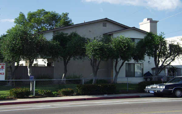 la Mesa Villa in La Mesa, CA - Foto de edificio - Building Photo