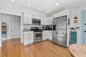 29 Mansfield St, Unit 1 in Somerville, MA - Building Photo - Building Photo