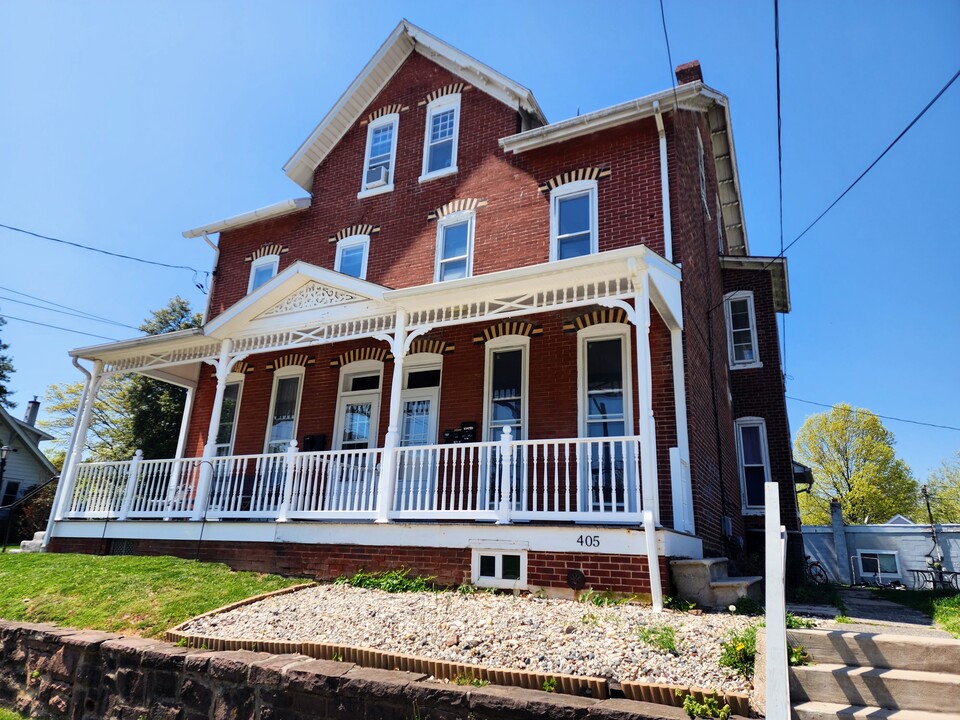 405 Walnut St, Unit 2 in Spring City, PA - Building Photo