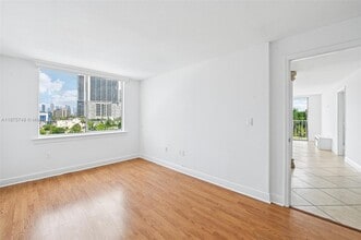 1740 NW N River Dr in Miami, FL - Building Photo - Building Photo
