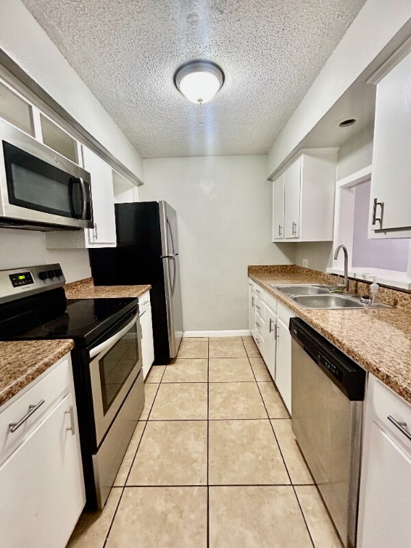 property at 3910 Englewood Cir