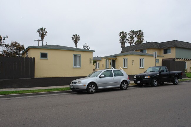 645-651 Seacoast Dr in Imperial Beach, CA - Building Photo - Building Photo