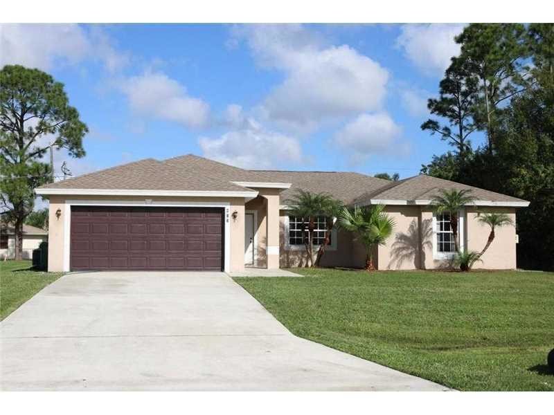 413 SW Lakehurst Dr in Port St. Lucie, FL - Foto de edificio