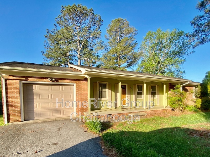 8014 Plaxco Dr, Unit Upper Duplex in Chattanooga, TN - Building Photo