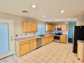 1232 Swanbrooke Dr in Las Vegas, NV - Building Photo - Building Photo