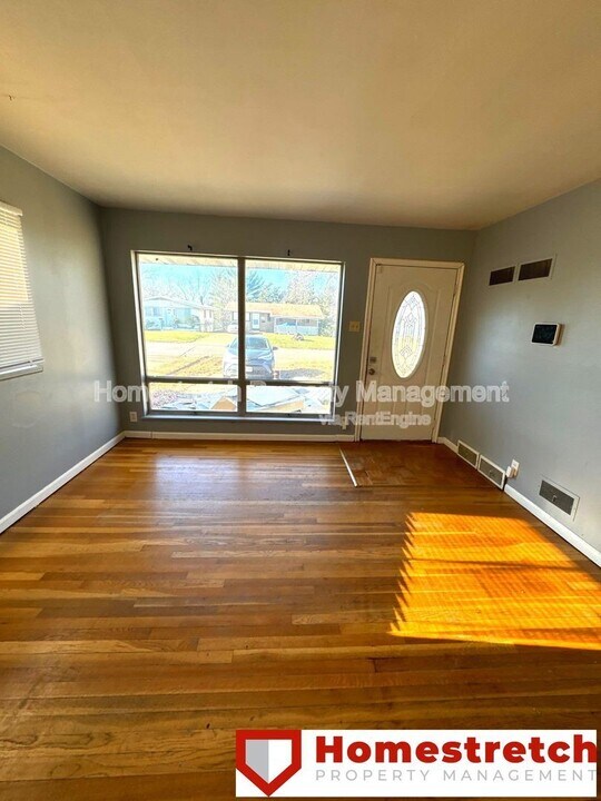 10212 Gourock Dr in St. Louis, MO - Building Photo