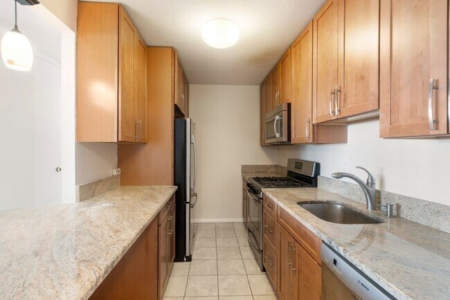 6 Whittier Pl in Boston, MA - Building Photo - Building Photo