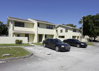 Town Park in Miami, FL - Foto de edificio - Building Photo