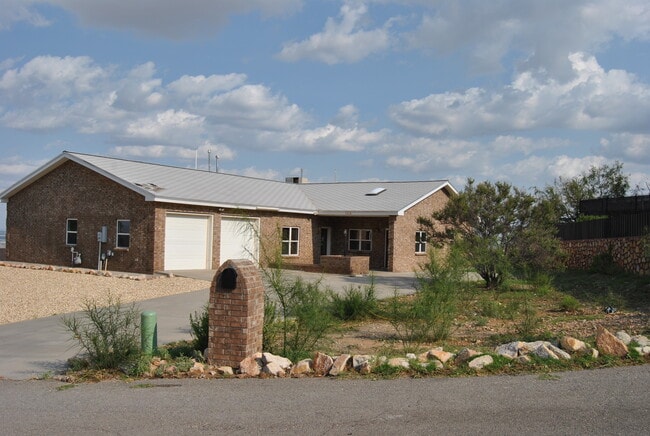 2824 Titanic Ave in El Paso, TX - Building Photo - Building Photo