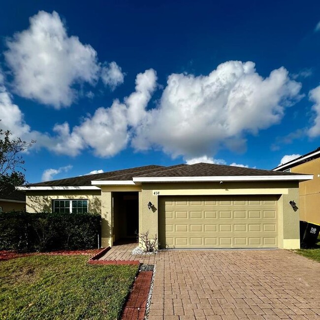 438 Vitoria Rd in Davenport, FL - Foto de edificio - Building Photo