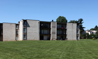 TOWNE CREST APARTMENTS