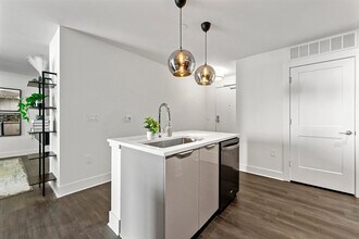 1400 W Peachtree St NW in Atlanta, GA - Building Photo - Building Photo