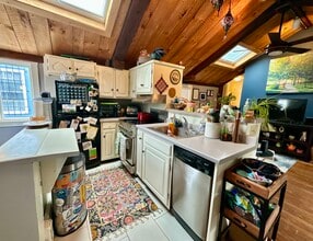 526 Centre St, Unit 3 in Boston, MA - Foto de edificio - Building Photo