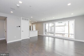 712-14 S Sartain St in Philadelphia, PA - Building Photo - Building Photo