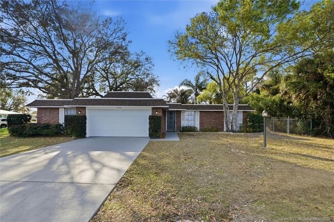 2195 43rd Ave in Vero Beach, FL - Building Photo - Building Photo