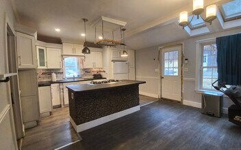 204 Main St in Sterling, CT - Building Photo - Building Photo