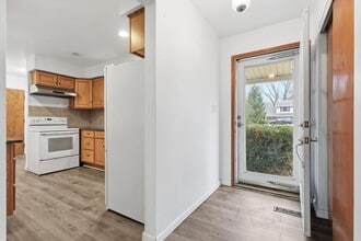 6382 Houghten Dr in Troy, MI - Building Photo - Building Photo