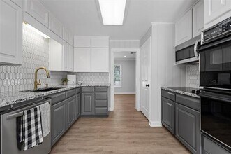 2416 Lake Air Dr in Waco, TX - Building Photo - Building Photo