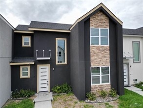 36 N Crown Point in Pharr, TX - Building Photo - Building Photo