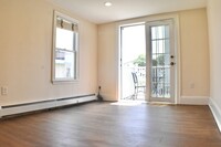 571 E 3rd St, Unit 571 in Boston, MA - Building Photo - Building Photo