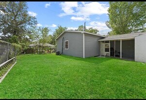 8538 Sunderland Rd in Houston, TX - Building Photo