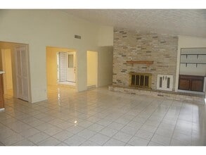 14311 Templar Ln in Sugar Land, TX - Building Photo - Building Photo