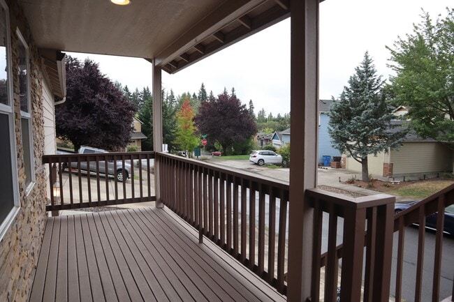 2522 W 10th St in Washougal, WA - Foto de edificio - Building Photo