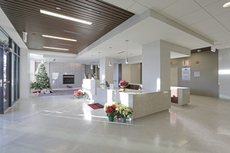 Fannie Emanuel Apartments - Senior Housing in Chicago, IL - Foto de edificio - Lobby