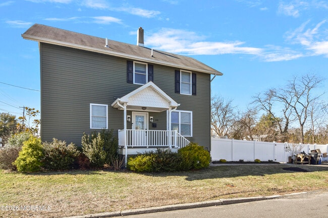 108 Morris Ave in Belford, NJ - Building Photo - Building Photo