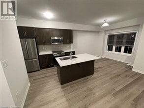 124 Compass Trail in Cambridge, ON - Building Photo - Building Photo