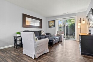 Oak Park in Turlock, CA - Building Photo