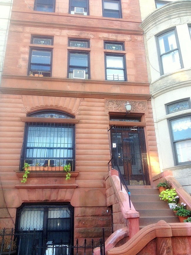 Gorgeous Pre-War Apartment in Crown Heights