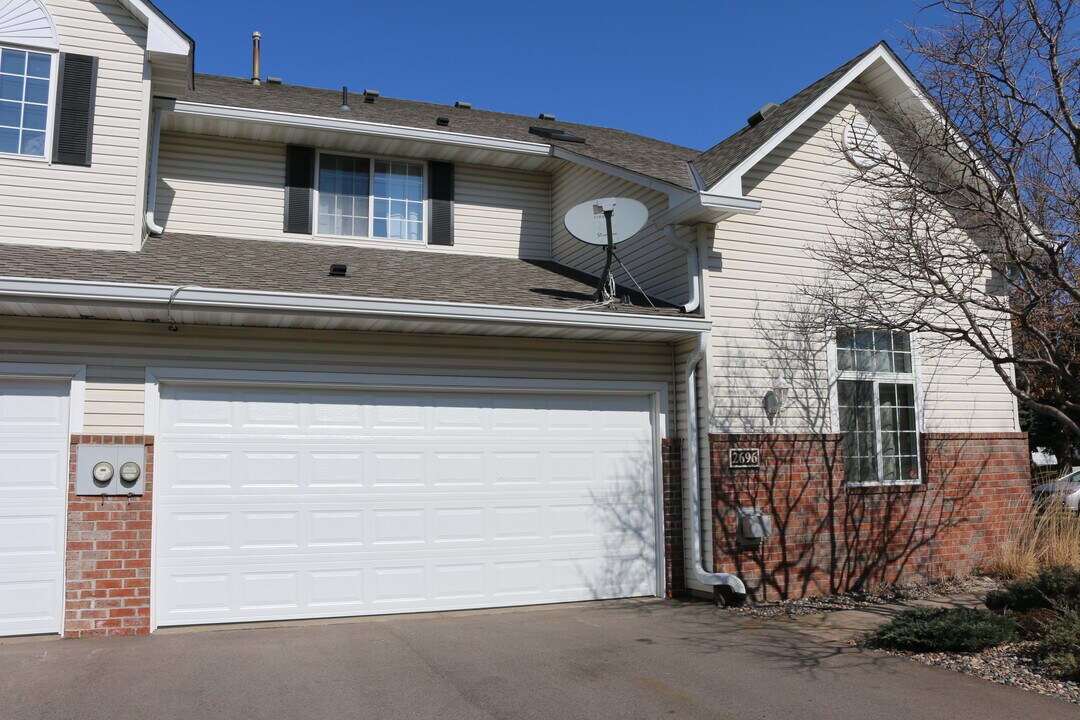 2696 Mallard Dr in Woodbury, MN - Building Photo