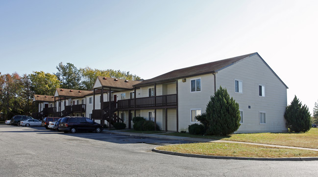 Schooner Cove Apartments in Chesapeake, VA - Building Photo - Building Photo