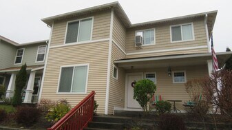 1722 Cadborough Ln in Dupont, WA - Building Photo