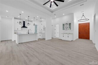 16 Makayla Dr in San Juan, TX - Foto de edificio - Building Photo