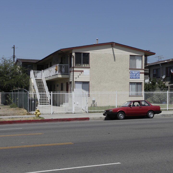 7237 Vineland Ave in Sunland, CA - Building Photo