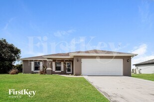 2744 NE 5th Ave in Cape Coral, FL - Building Photo